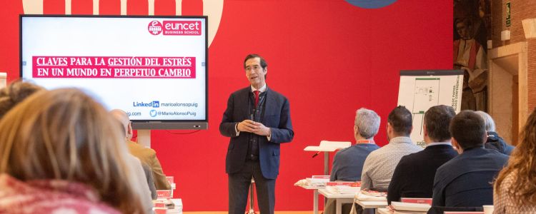Mario Alonso Puig enseña a combatir el estrés en un taller para Euncet